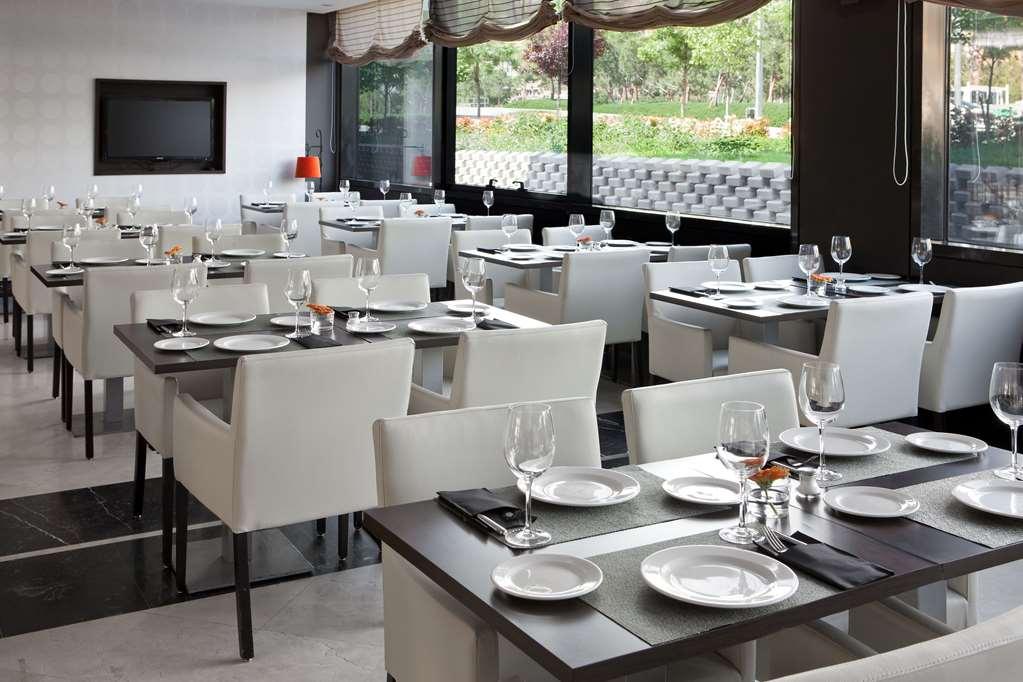 Nh Ribera Del Manzanares Otel Madrid Restoran fotoğraf